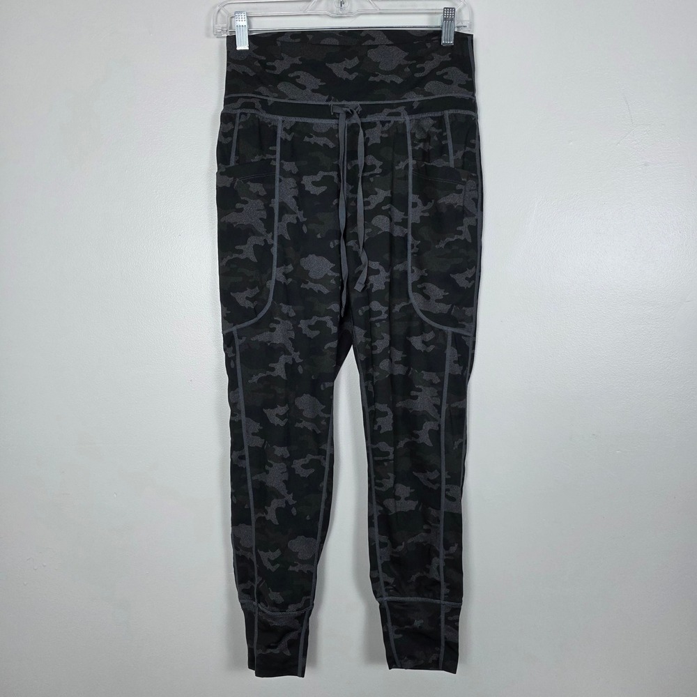 Fabletics XS Camo Print High Waisted Jogger Pants with Pockets